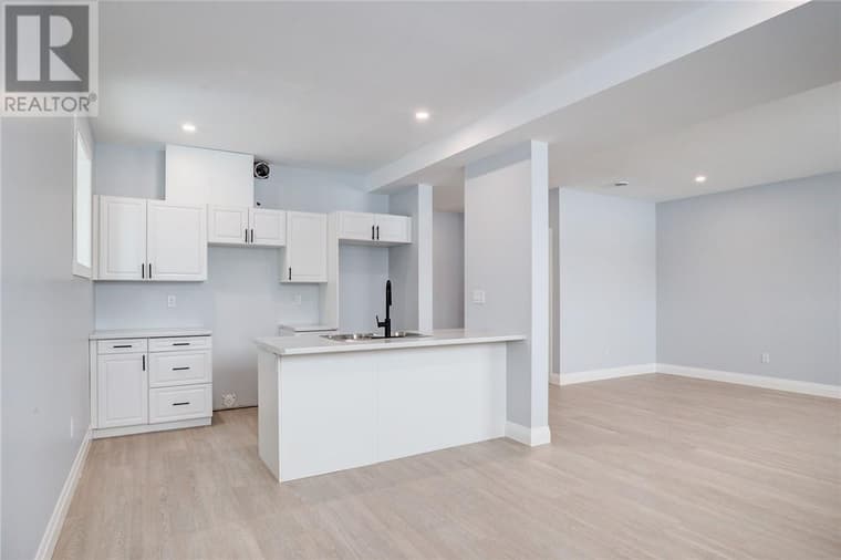 221 Racicot Drive — Lower unit