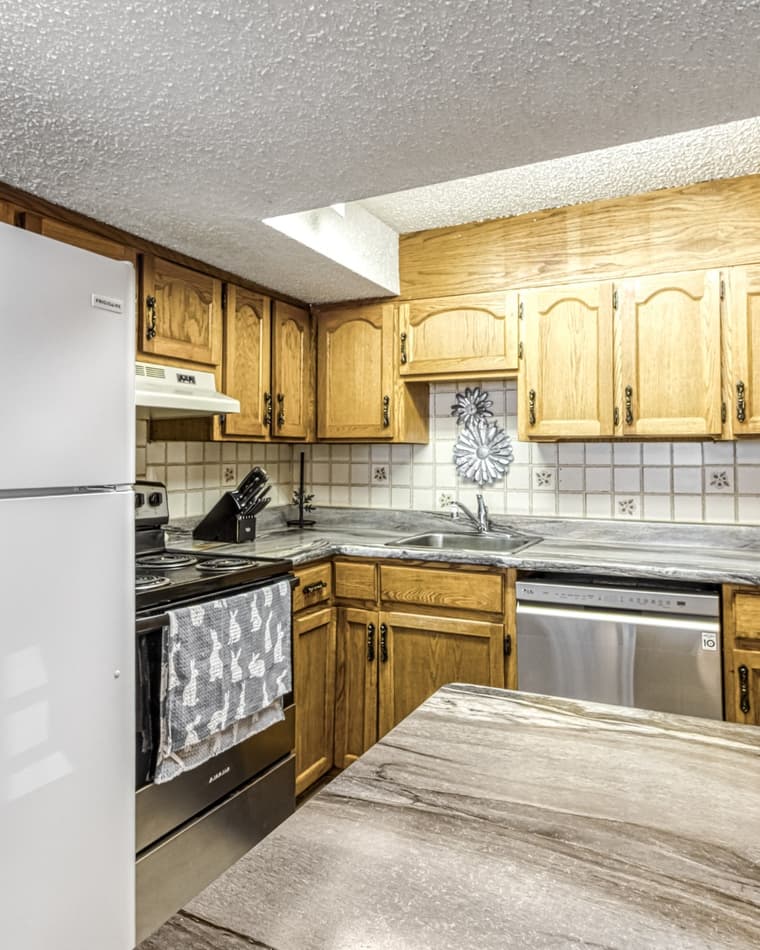 171 Second Ave — Lower unit