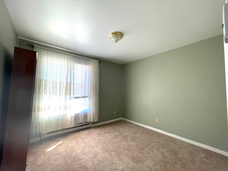408 St George St — Upper unit